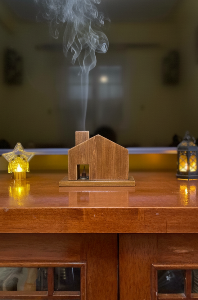 مبخرة على شكل منزل من الخشب الاحمر + علبة بخور هدية
